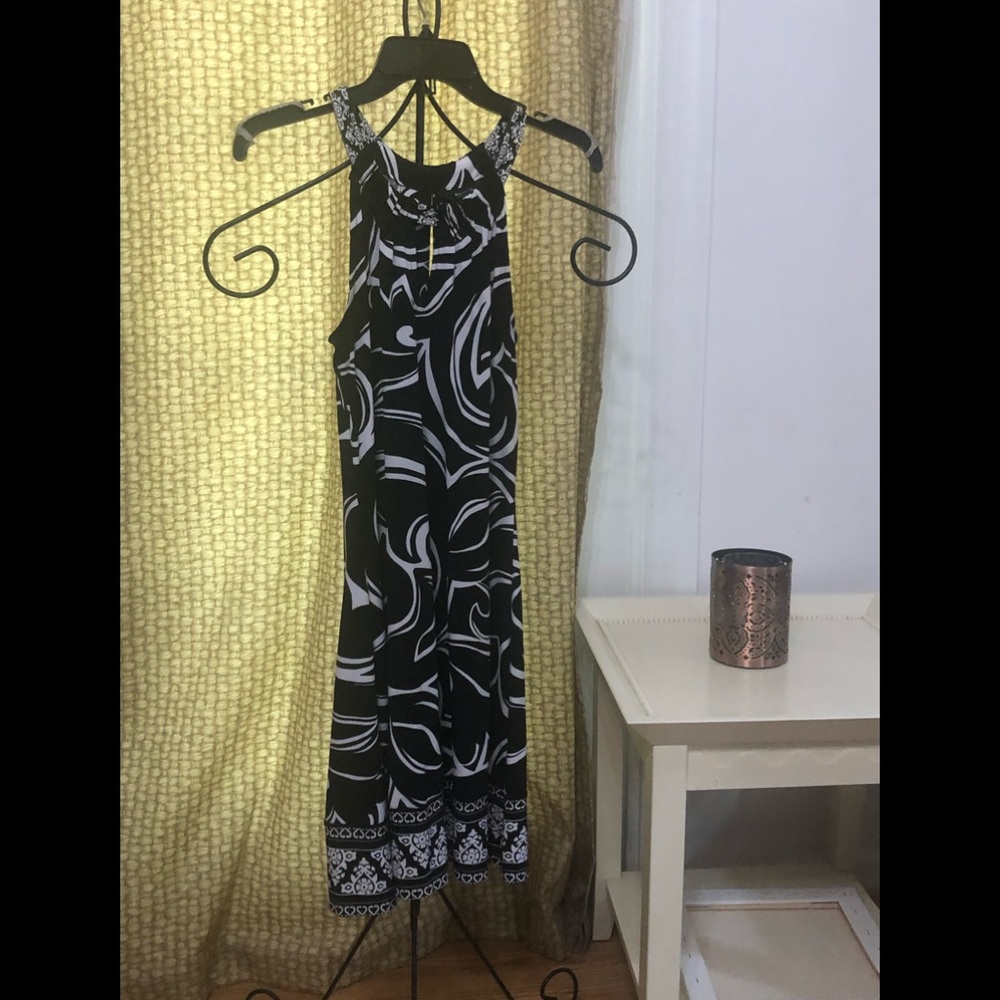 🌼3/$30🌼 WHBM black and white floral dress Size XS